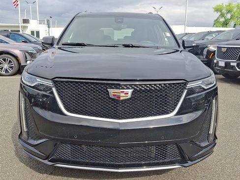 Used 2022 Cadillac XT6 Sport w/ Technology Package image 8