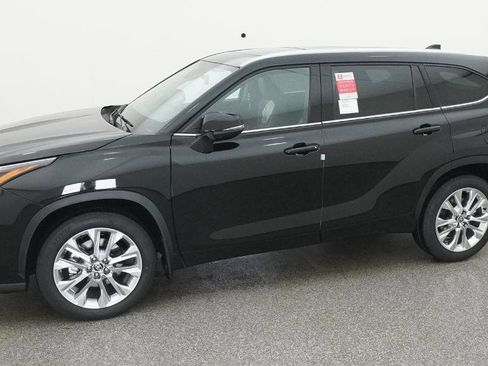 New 2026 Toyota Highlander Limited image 9