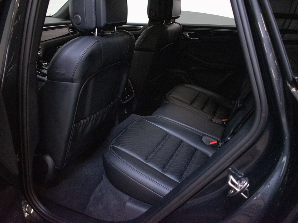Certified 2026 Porsche Macan AWD/4WD image 23
