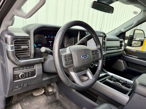 Used 2023 Ford F350 Lariat w/ Chrome Package image 9