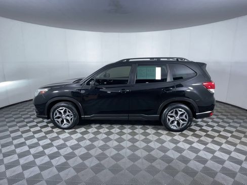 Used 2023 Subaru Forester Premium image 6