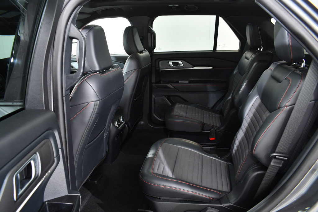 Used 2026 Ford Explorer ST-Line w/ ST-Line Street Pack AWD/4WD image 16