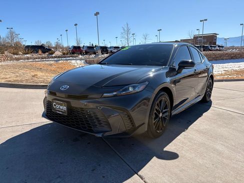 Used 2025 Toyota Camry SE w/ Convenience Package image 3