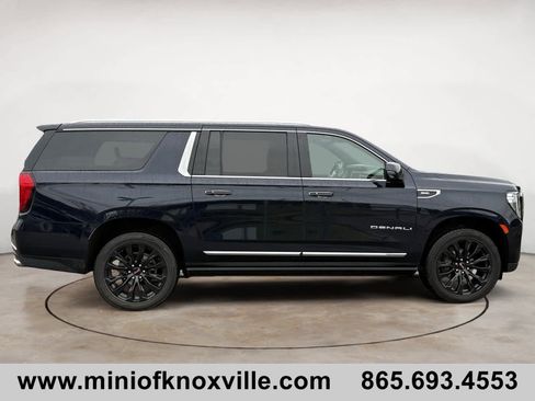 Used 2021 GMC Yukon XL Denali w/ Denali Premium Package image 2