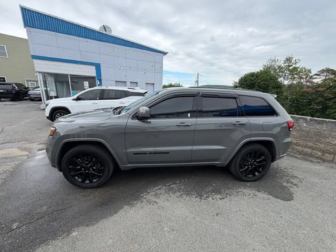 Used 2021 Jeep Grand Cherokee Laredo X AWD/4WD image 2