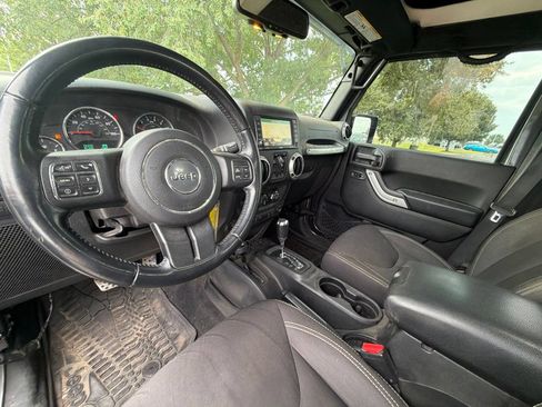 Used 2017 Jeep Wrangler Unlimited Rubicon w/ Cold Weather Group AWD/4WD image 20