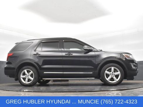 Used 2017 Ford Explorer XLT w/ Equipment Group 202A AWD/4WD image 19