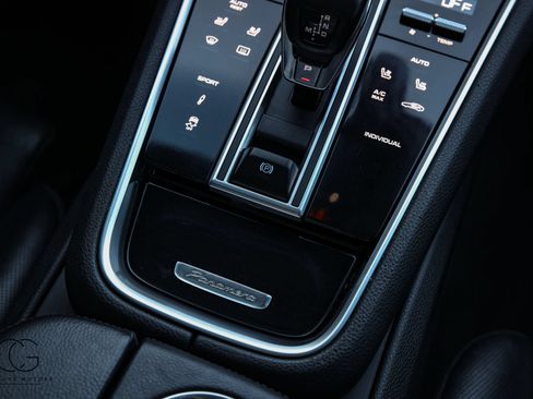 Used 2018 Porsche Panamera 4 AWD/4WD image 17