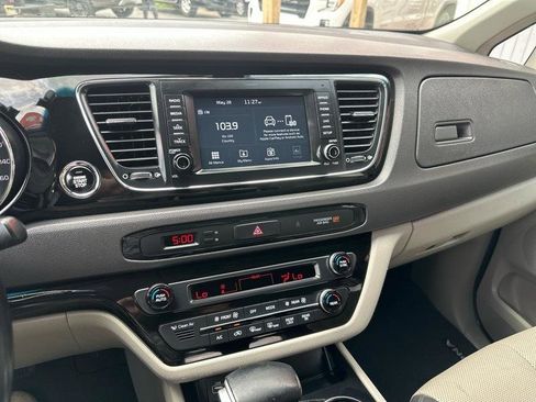 Used 2018 Kia Sedona EX FWD image 18