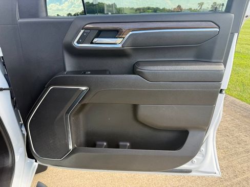 Used 2023 Chevrolet Silverado 1500 LT AWD/4WD image 19