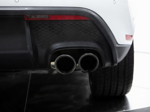 Certified 2025 Porsche Macan image 38