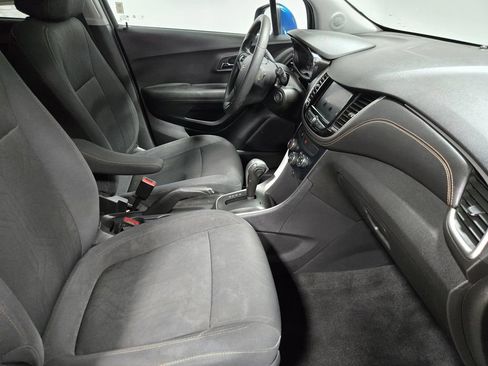 Used 2020 Chevrolet Trax LT FWD image 45