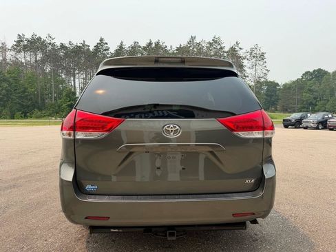 Used 2012 Toyota Sienna XLE FWD image 5