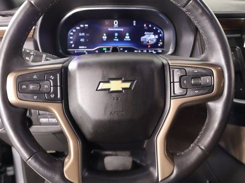 Used 2024 Chevrolet Suburban High Country w/ Advanced Technology Package AWD/4WD image 3