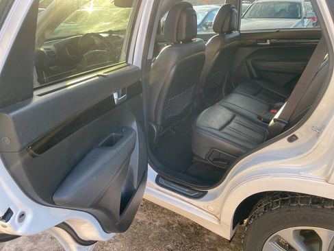 Used 2015 Kia Sorento SX image 14