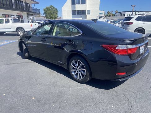 Used 2013 Lexus ES 300h w/ Luxury Pkg FWD image 6