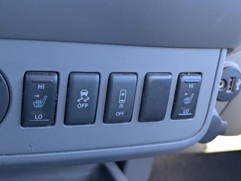 Used 2021 Nissan Frontier SV w/ Midnight Edition Floor Mats image 14