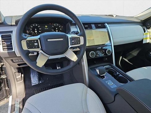 New 2025 Land Rover Discovery Dynamic SE AWD/4WD image 16