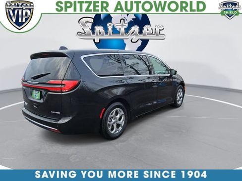 Used 2024 Chrysler Pacifica Limited image 8