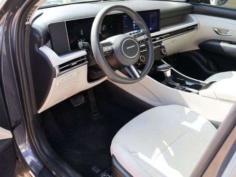 Used 2025 Hyundai Tucson SEL FWD image 12