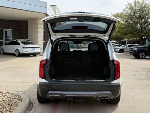 Used 2020 Kia Telluride SX w/ SX Prestige Package image 5