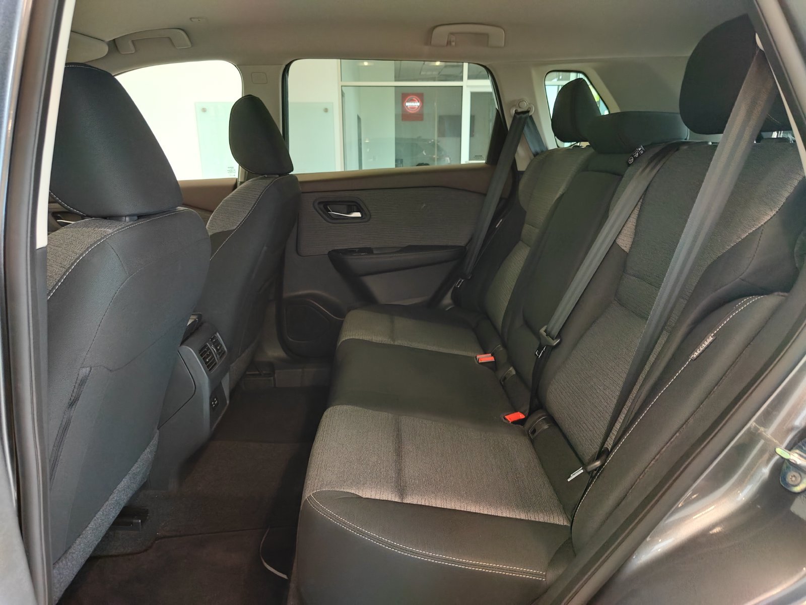 Used 2023 Nissan Rogue SV FWD image 11