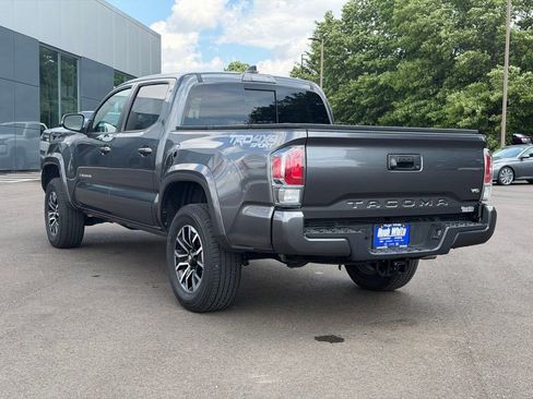 Used 2022 Toyota Tacoma TRD Sport AWD/4WD image 4