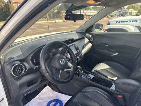 Used 2023 Nissan Kicks SV image 12