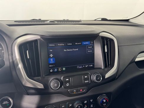 Used 2023 GMC Terrain SLT image 16