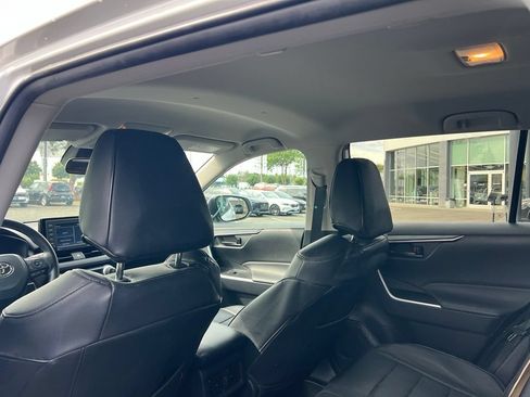 Used 2021 Toyota RAV4 LE AWD/4WD image 13