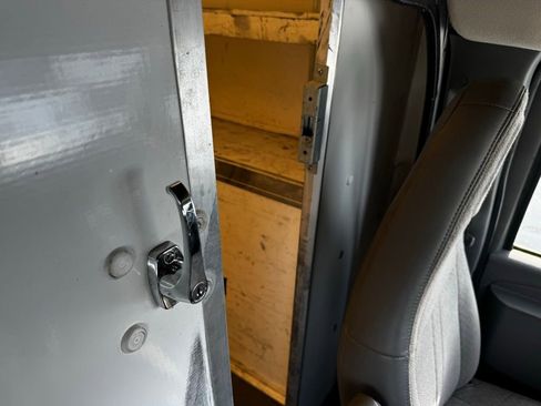 Used 2016 Chevrolet Express 3500 image 30