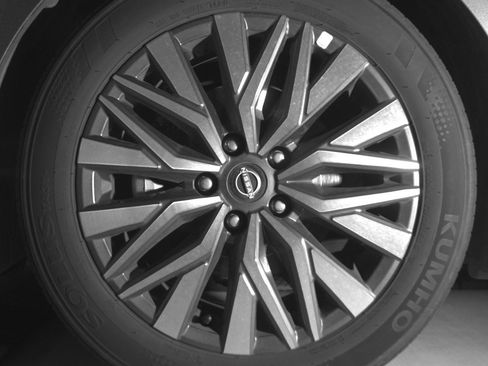 Used 2025 Nissan Altima 2.5 SV FWD image 12