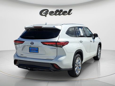 Used 2023 Toyota Highlander Limited image 4