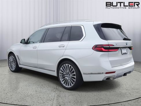Used 2024 BMW X7 xDrive40i w/ Premium Package AWD/4WD image 4
