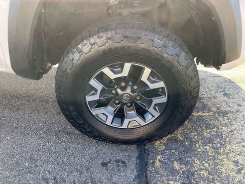 Used 2020 Toyota Tacoma TRD Off-Road image 11