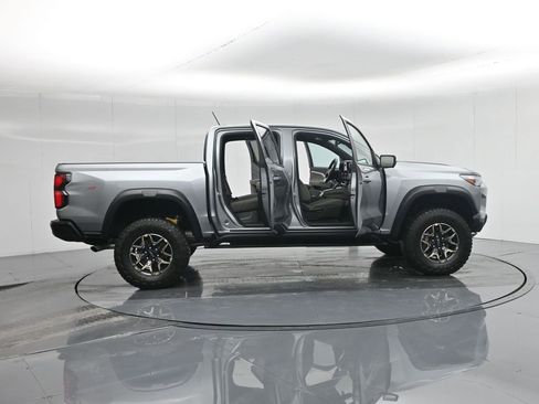Used 2024 Chevrolet Colorado ZR2 w/ Technology Package image 5