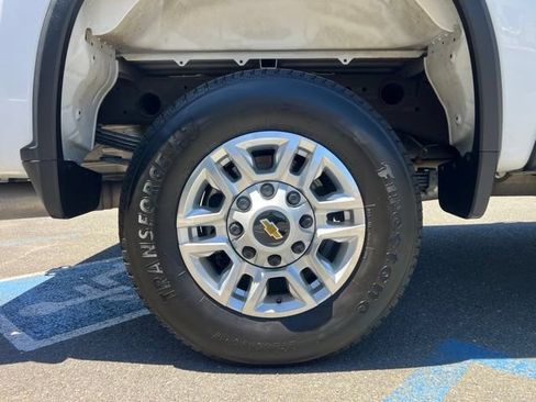 Used 2025 Chevrolet Silverado 2500 LT w/ Convenience Package AWD/4WD image 6