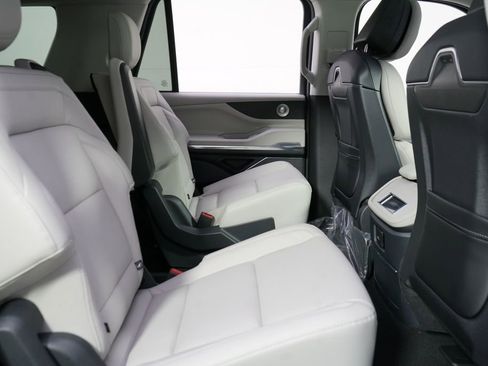 New 2026 Lincoln Navigator Reserve AWD/4WD image 18