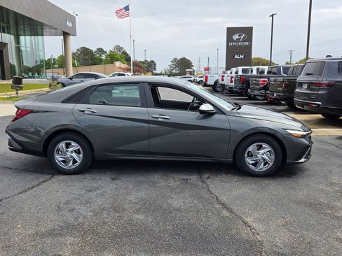 New 2026 Hyundai Elantra Sport FWD image 12