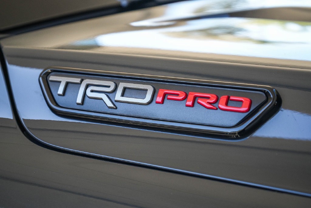 Used 2025 Toyota Tacoma TRD Pro w/ Tow Tech Package AWD/4WD image 8