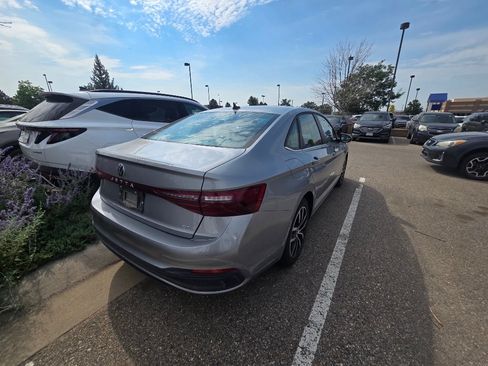 Used 2025 Volkswagen Jetta SE FWD image 5