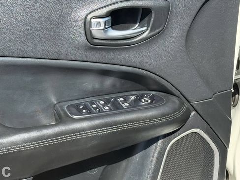 Used 2020 Jeep Compass Latitude FWD image 17