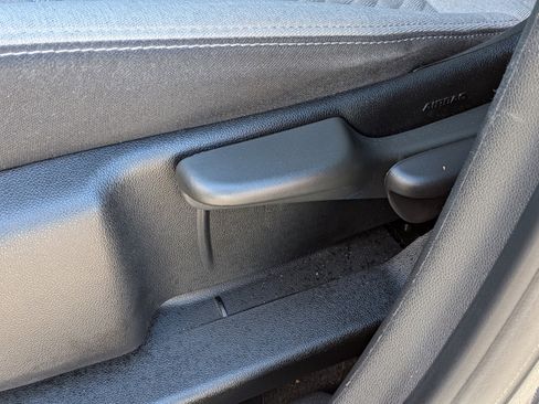 Used 2022 Chevrolet Equinox LS image 22