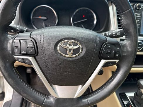 Used 2015 Toyota Highlander Limited w/ Driver Technology Package AWD/4WD image 26
