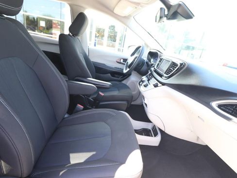 Used 2023 Chrysler Voyager LX FWD image 23