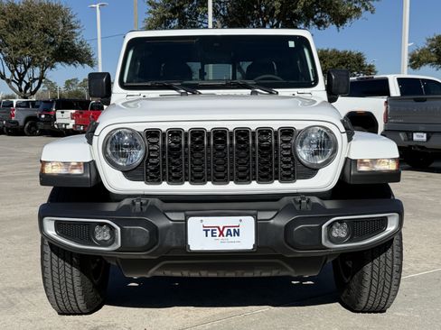 Used 2024 Jeep Gladiator Sport image 10