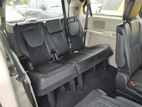 Used 2019 Dodge Grand Caravan SXT FWD image 13