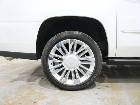 Used 2020 Cadillac Escalade ESV Platinum AWD/4WD image 13