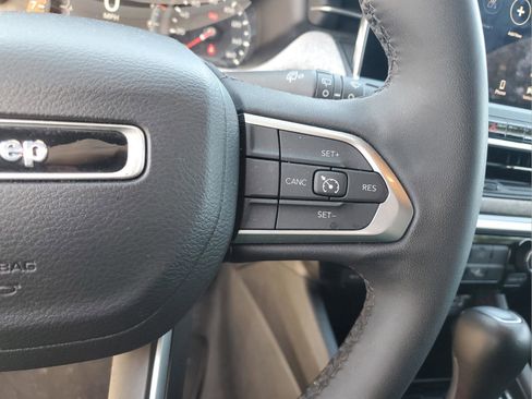 Certified 2024 Jeep Compass Latitude image 30