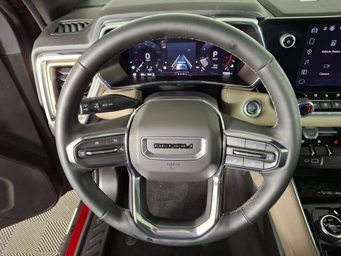 Used 2024 GMC Canyon Denali image 13
